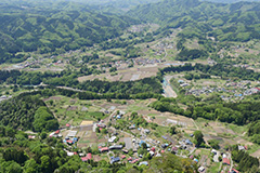 春の農村風景