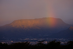 秋の三峰山の夜明け