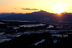 冬の河岸段丘の夕景