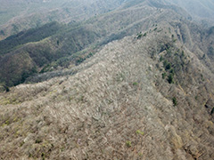 赤城山の尾根の空撮