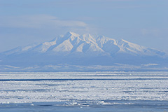 斜里岳と流氷