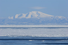 海別岳と流氷