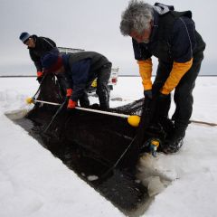 氷下待ち網漁のフォト作品