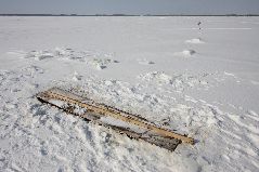 冬の氷下待ち網漁