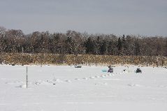 冬の氷下待ち網漁