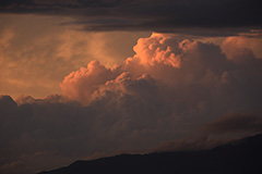 夏の入道雲の夕景