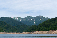 夏の奥利根湖