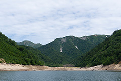 夏の奥利根湖