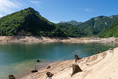 夏の奥利根湖