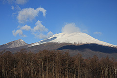 冠雪した冬の浅間山