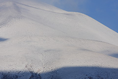 冠雪した冬の浅間山