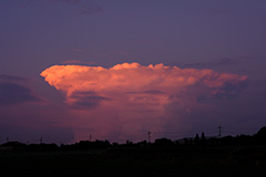 夏の入道雲の夕景