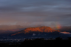 秋の三峰山の夜明け