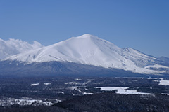 冠雪した冬の浅間山